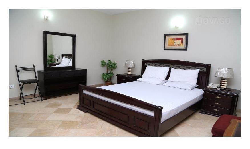 Luxury Inn Karachi Exteriör bild