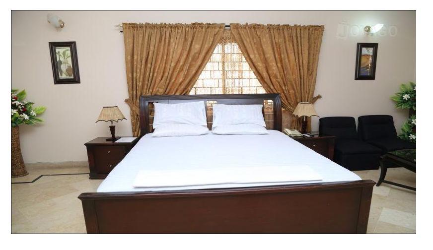 Luxury Inn Karachi Exteriör bild