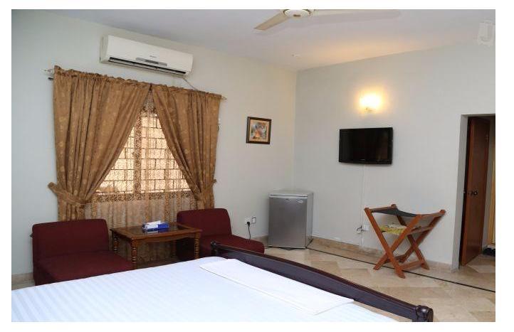 Luxury Inn Karachi Exteriör bild