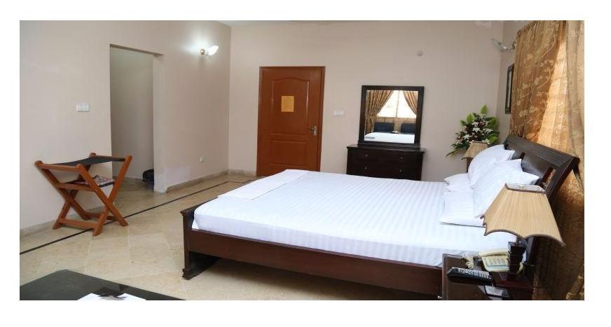 Luxury Inn Karachi Exteriör bild