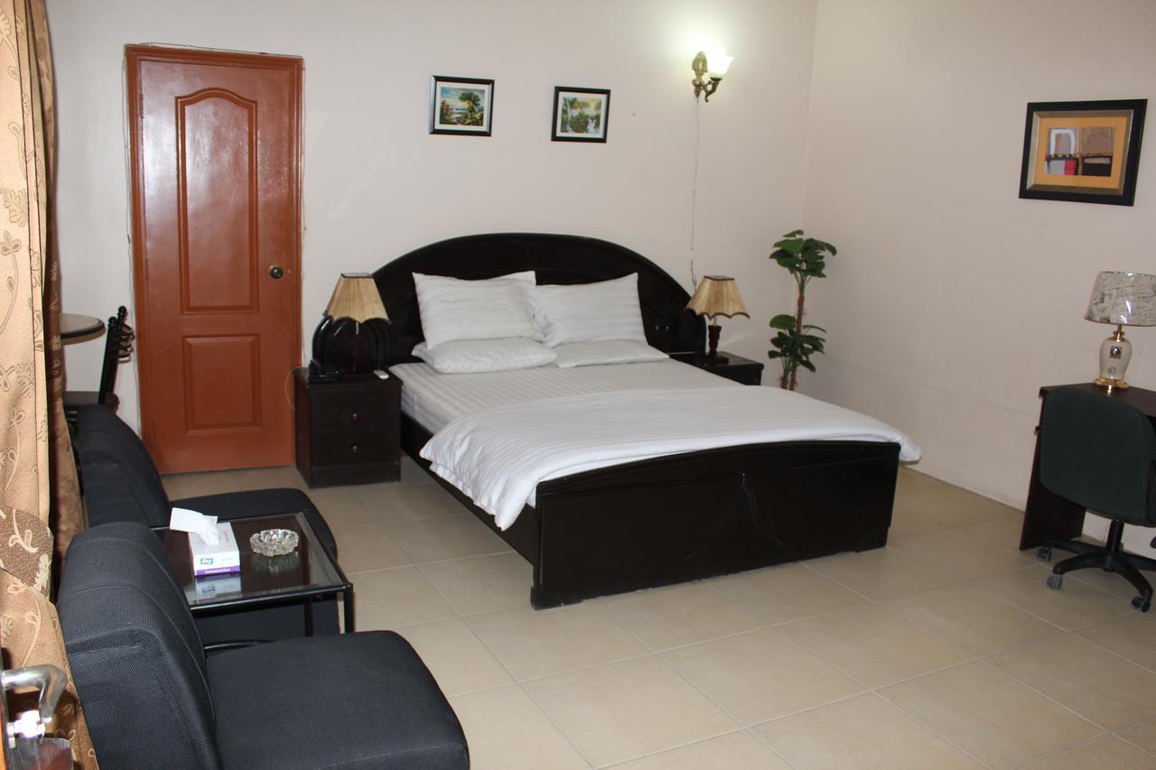 Luxury Inn Karachi Exteriör bild