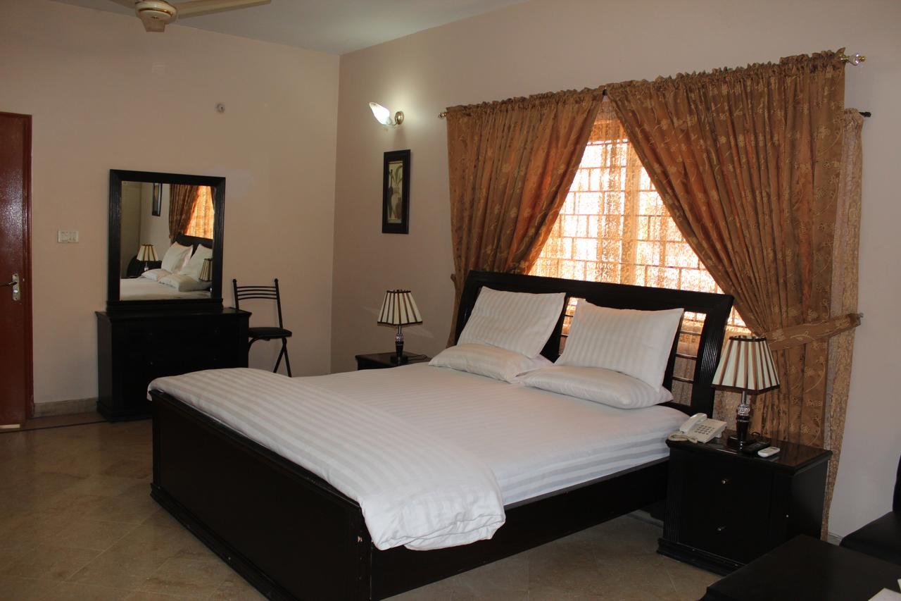 Luxury Inn Karachi Exteriör bild