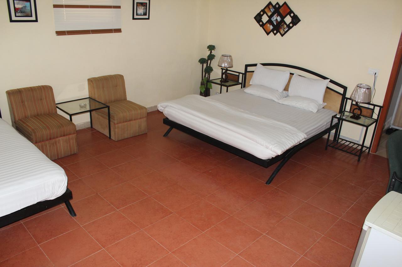 Luxury Inn Karachi Exteriör bild