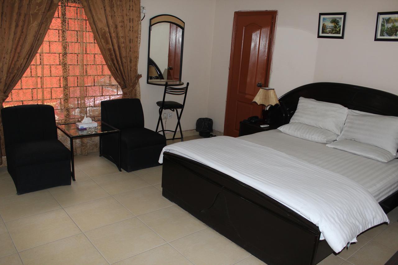 Luxury Inn Karachi Exteriör bild