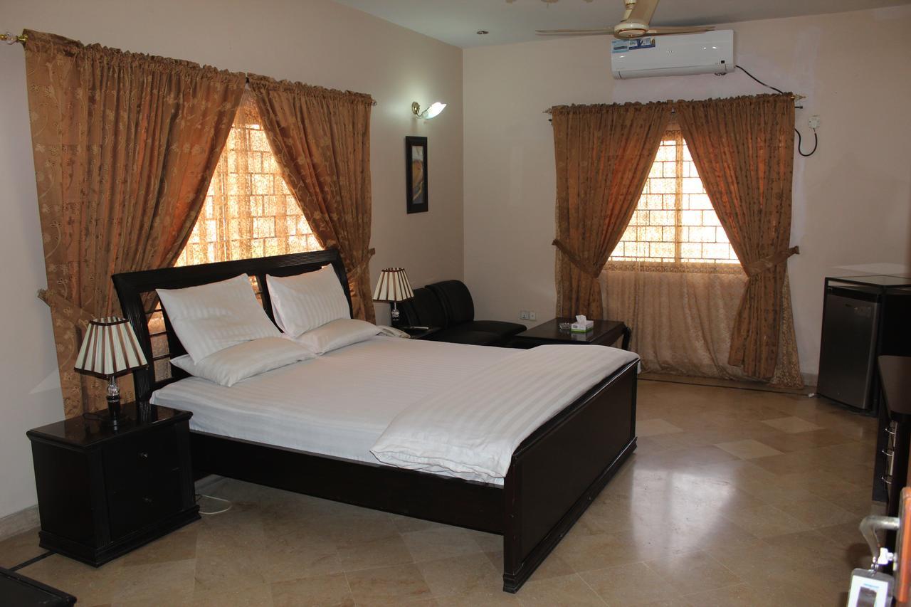 Luxury Inn Karachi Exteriör bild