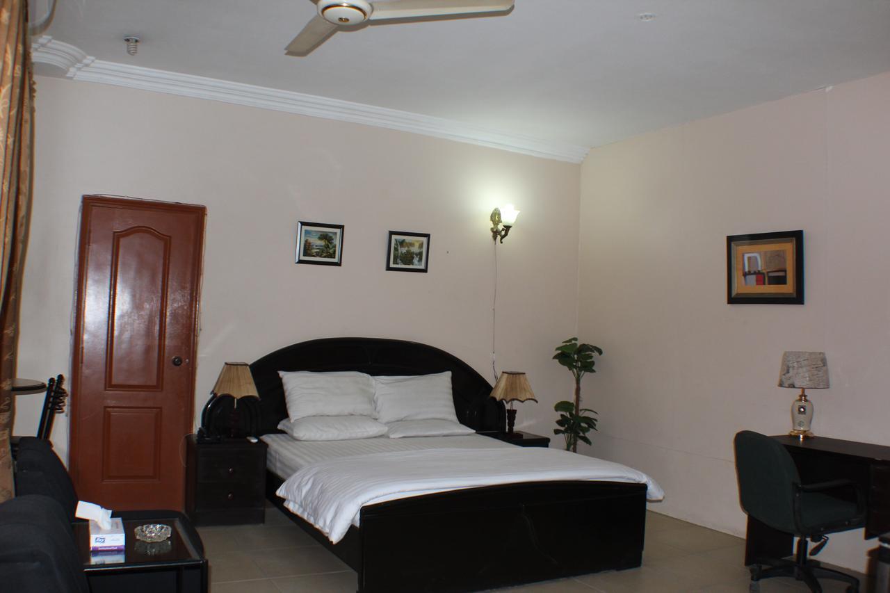 Luxury Inn Karachi Exteriör bild