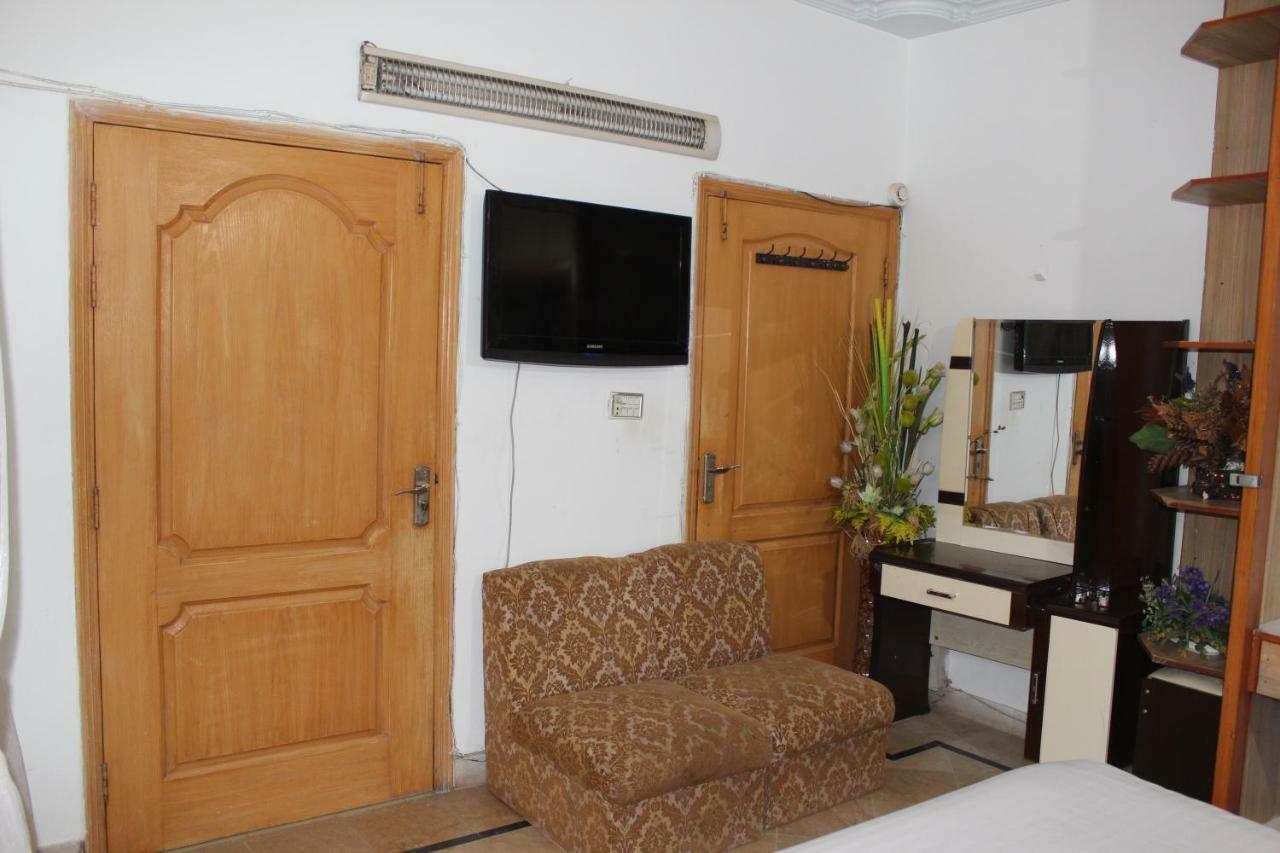 Luxury Inn Karachi Exteriör bild