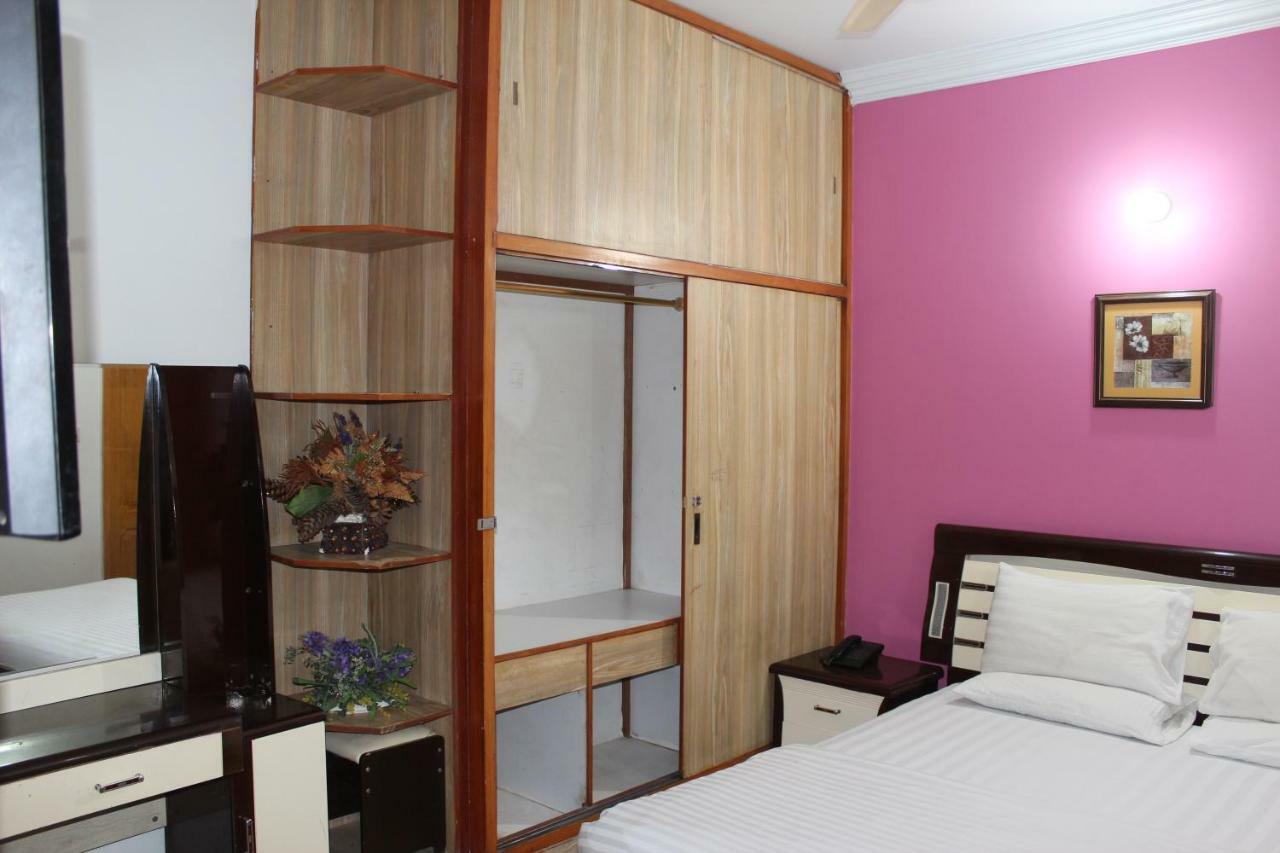 Luxury Inn Karachi Exteriör bild