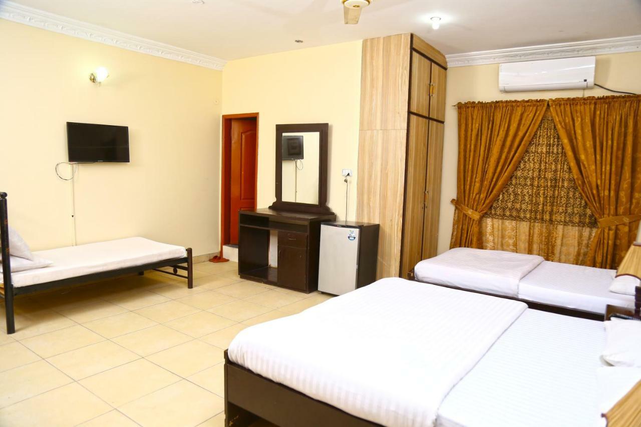Luxury Inn Karachi Exteriör bild