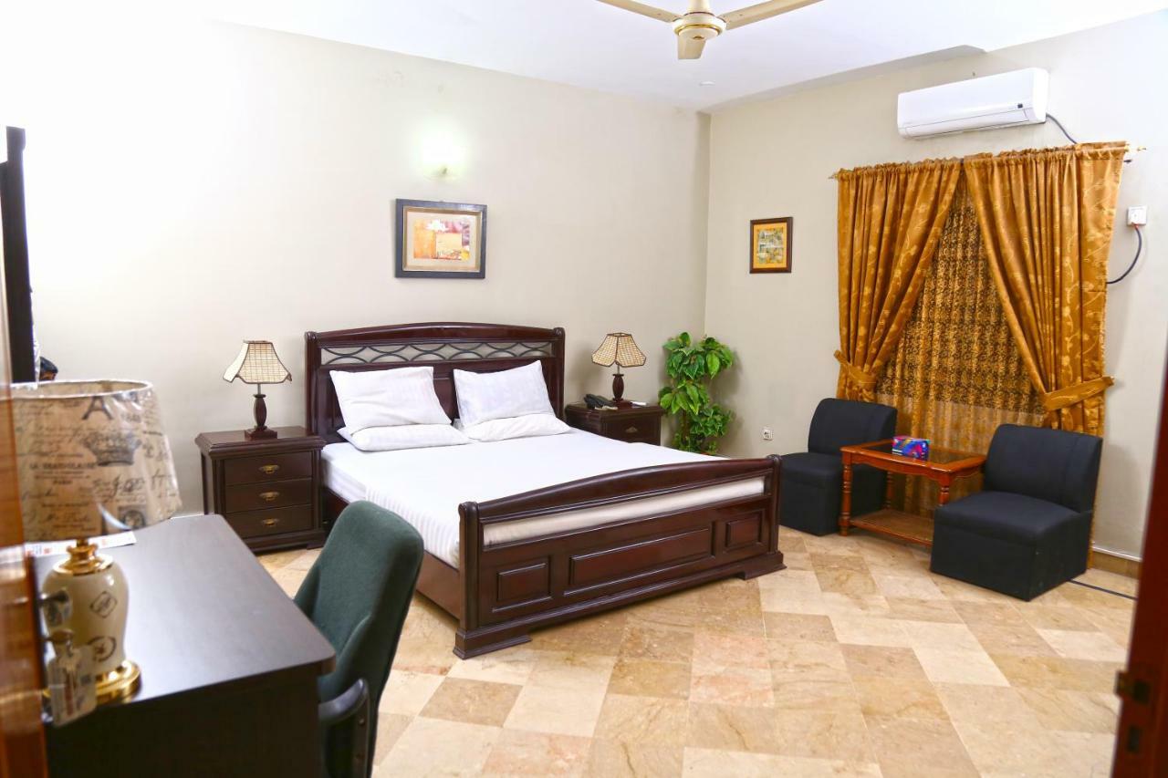 Luxury Inn Karachi Exteriör bild